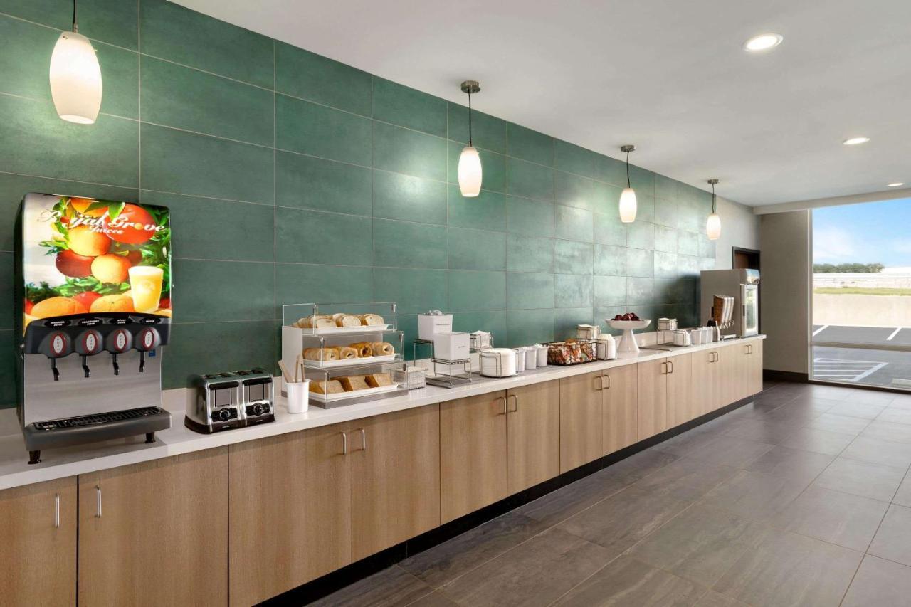 La Quinta Inn & Suites By Wyndham San Antonio Seaworld Lafb 외부 사진