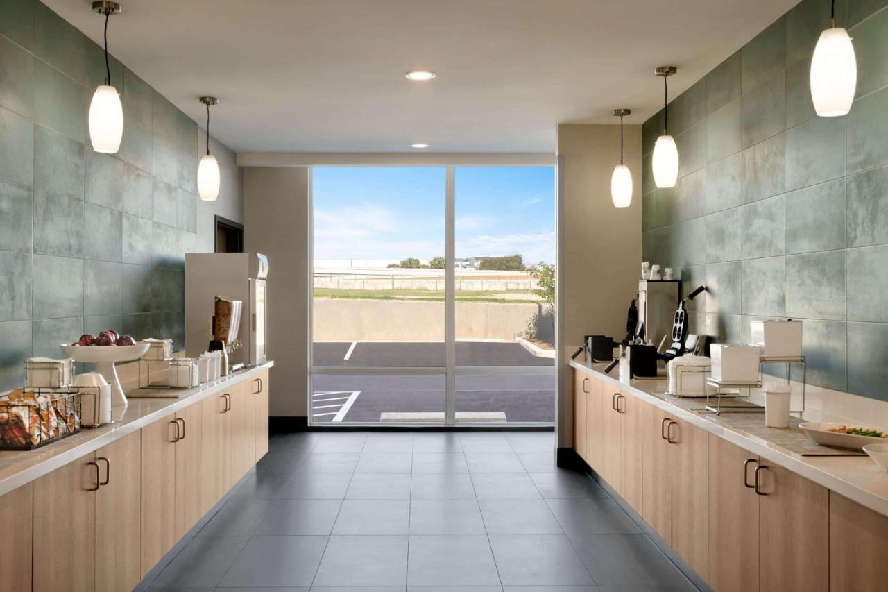 La Quinta Inn & Suites By Wyndham San Antonio Seaworld Lafb 외부 사진