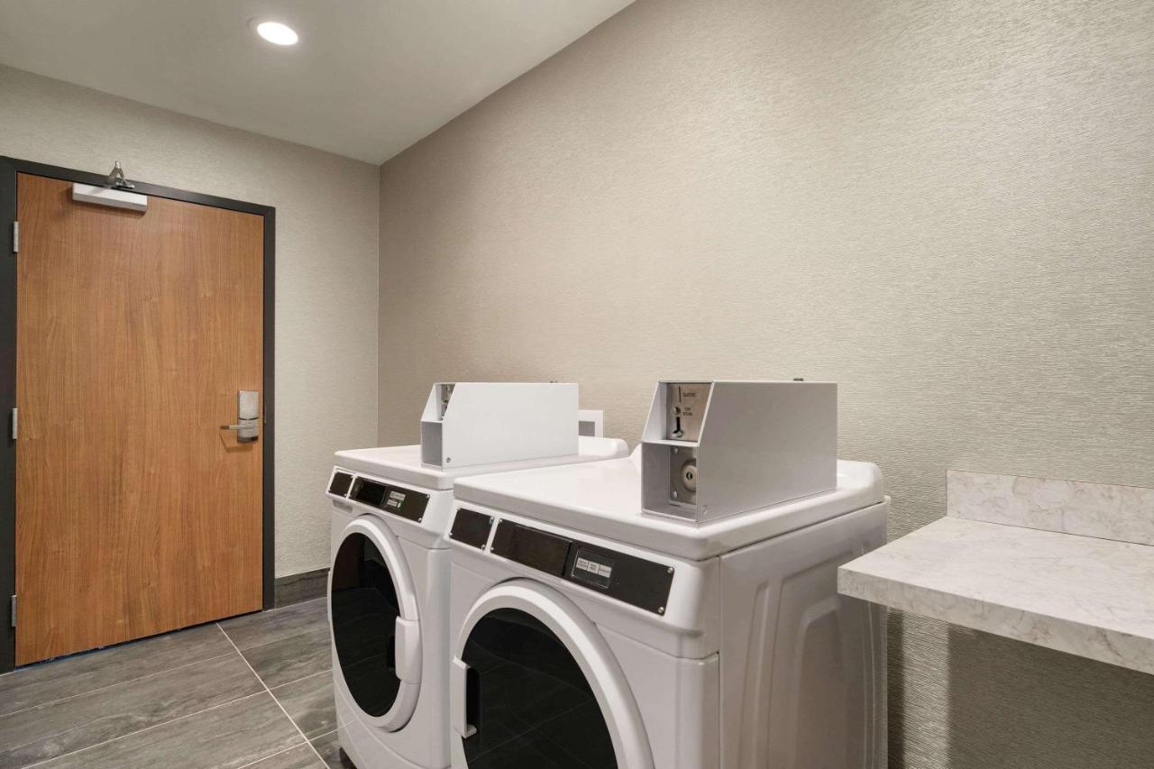La Quinta Inn & Suites By Wyndham San Antonio Seaworld Lafb 외부 사진