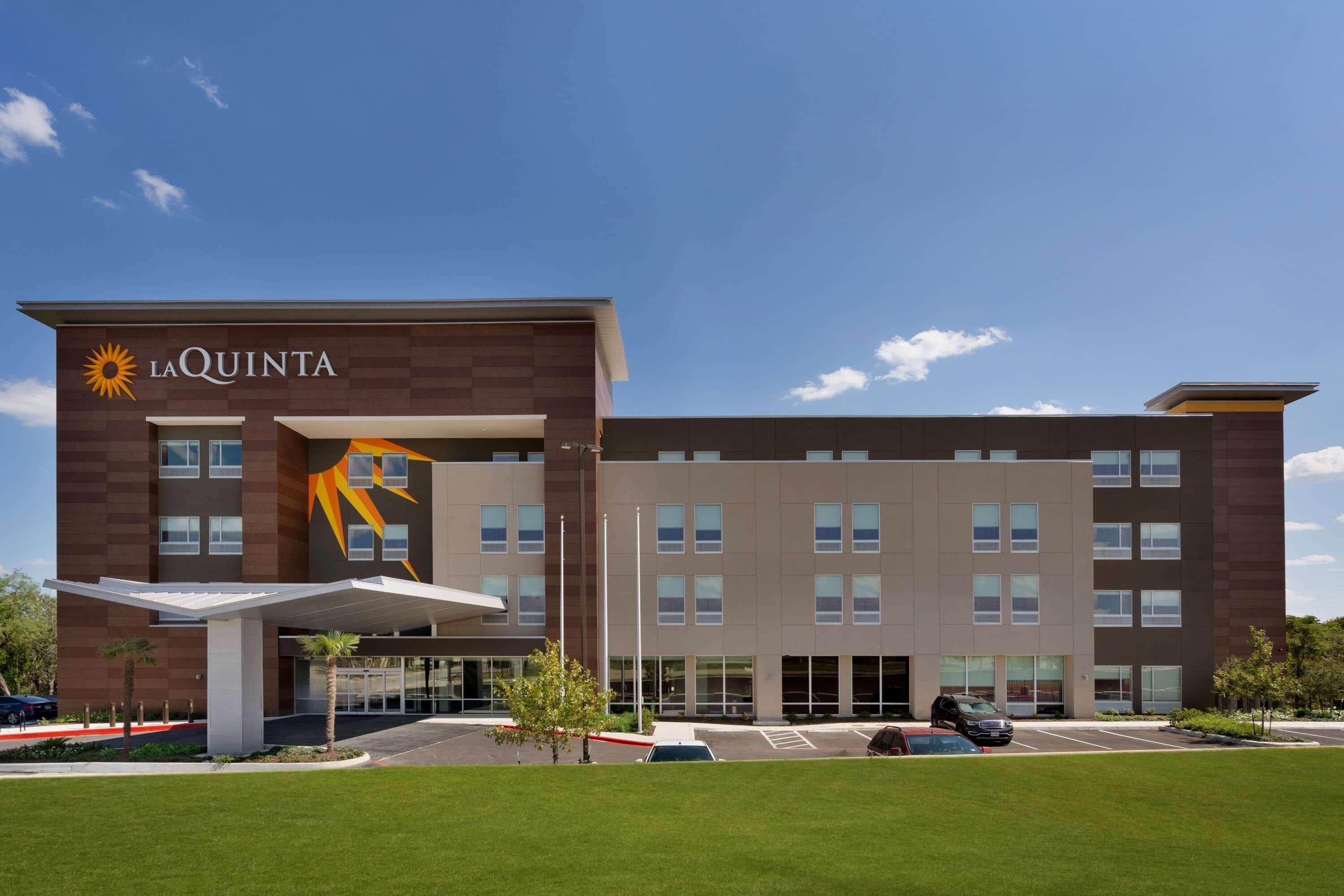 La Quinta Inn & Suites By Wyndham San Antonio Seaworld Lafb 외부 사진