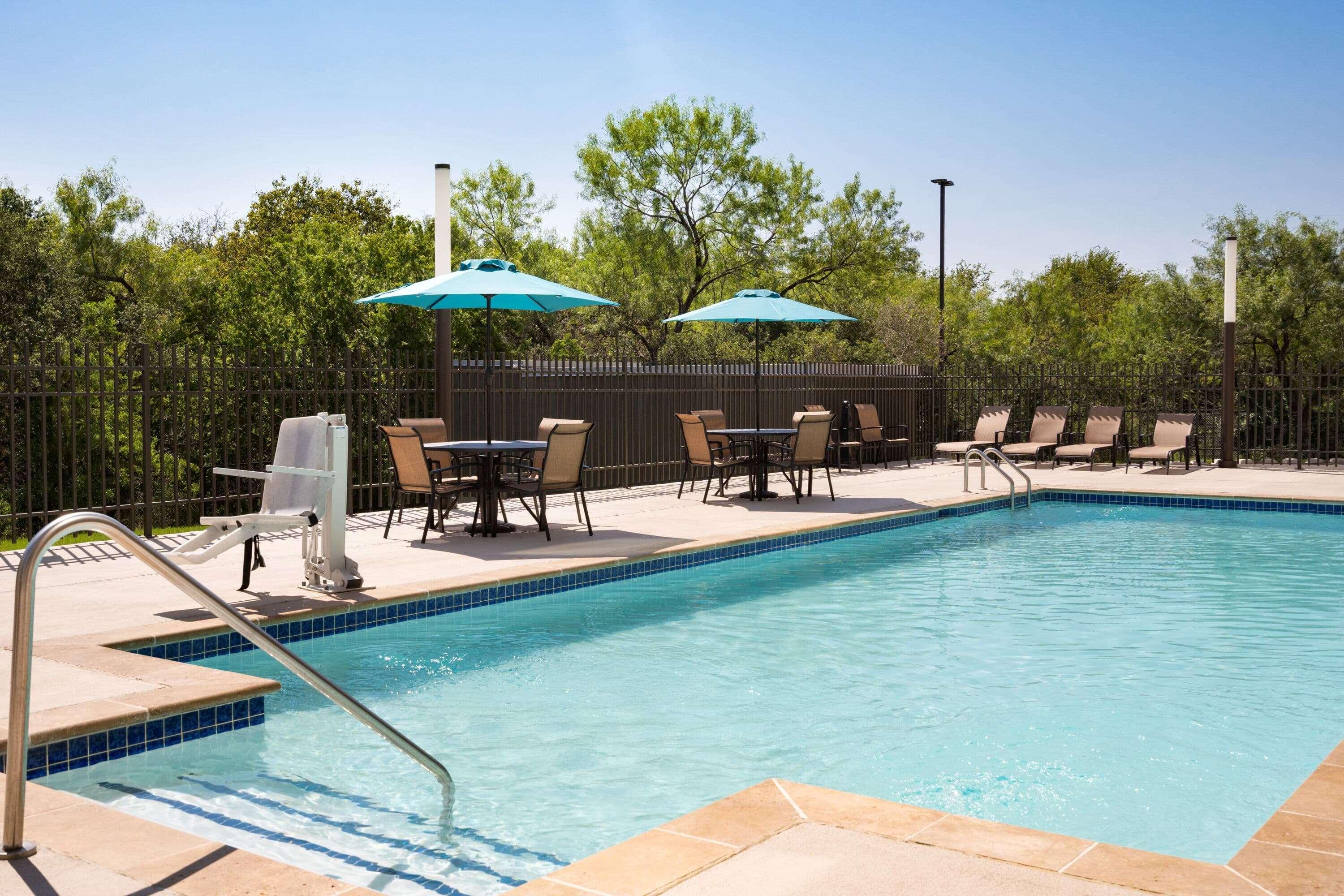 La Quinta Inn & Suites By Wyndham San Antonio Seaworld Lafb 외부 사진