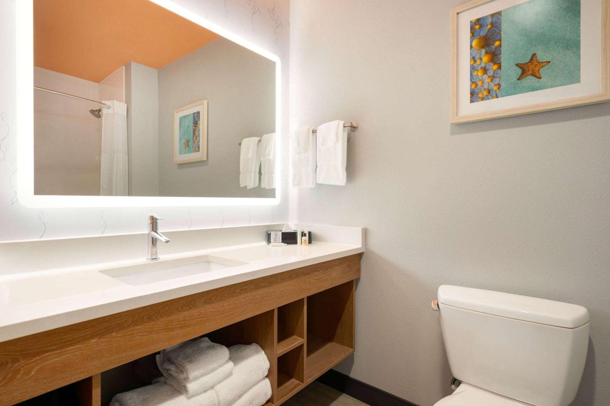 La Quinta Inn & Suites By Wyndham San Antonio Seaworld Lafb 외부 사진