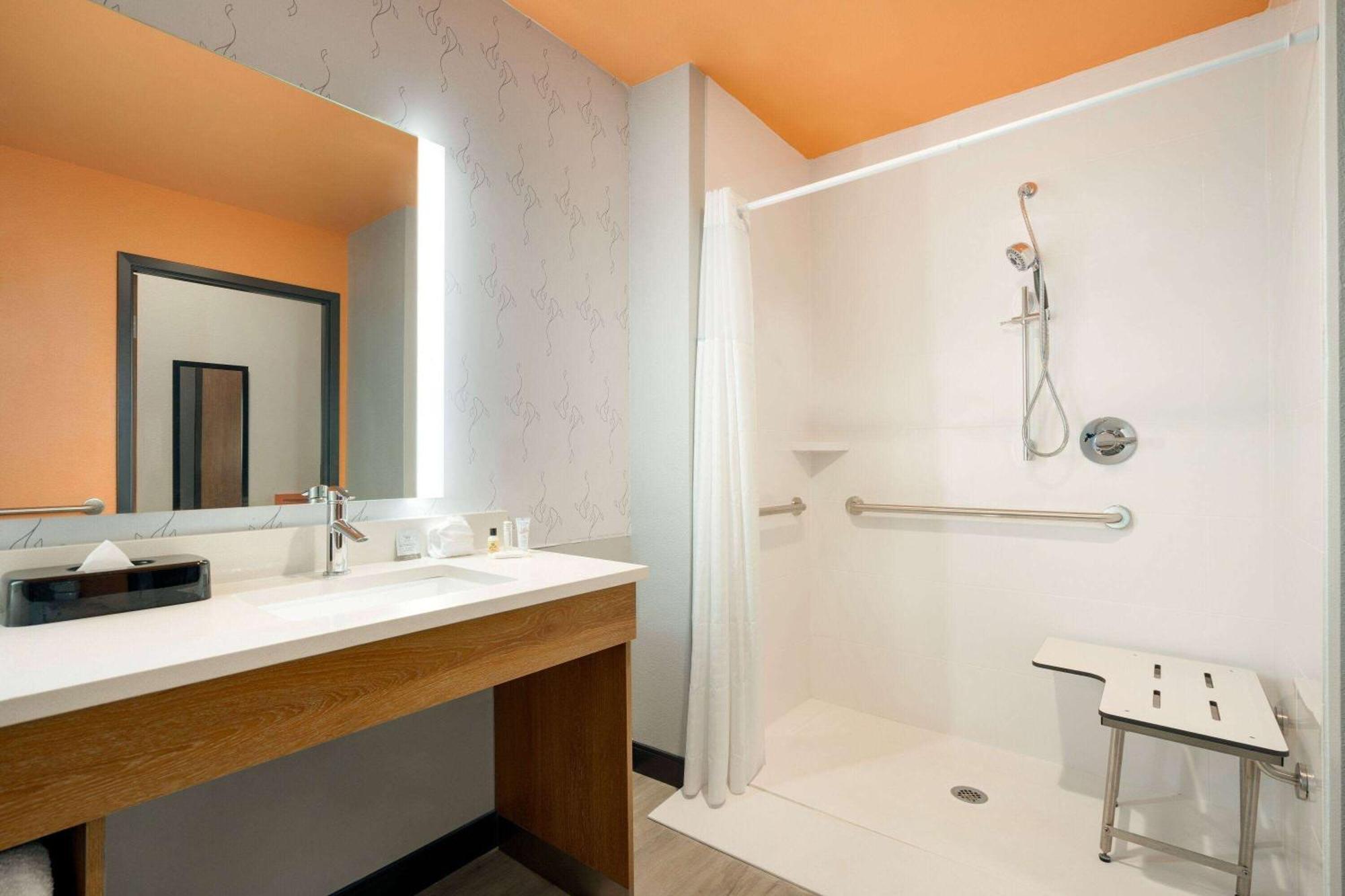 La Quinta Inn & Suites By Wyndham San Antonio Seaworld Lafb 외부 사진
